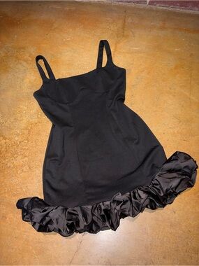 Black Ruffle-Hem Mini Dress - Classic Sleeveless Silhouette